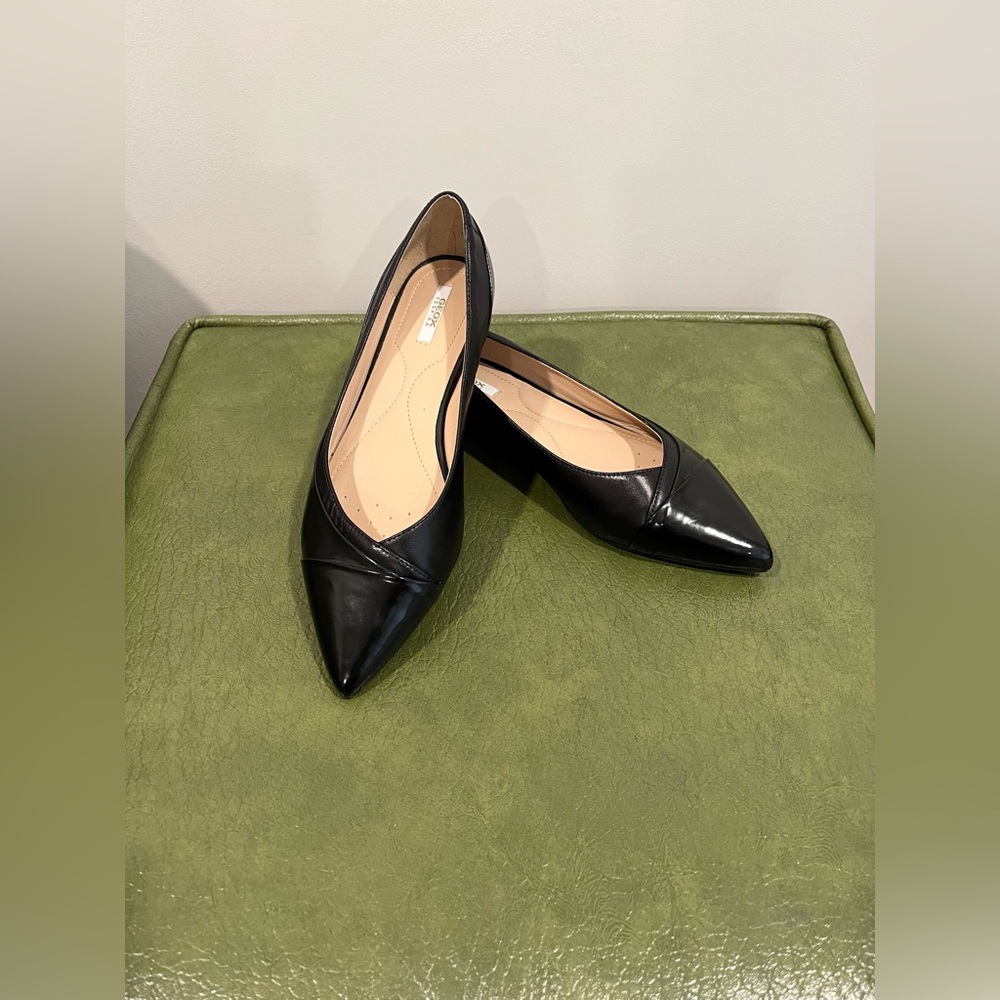 Geox Italian Patent leather pointy toe slip on flats in size 36